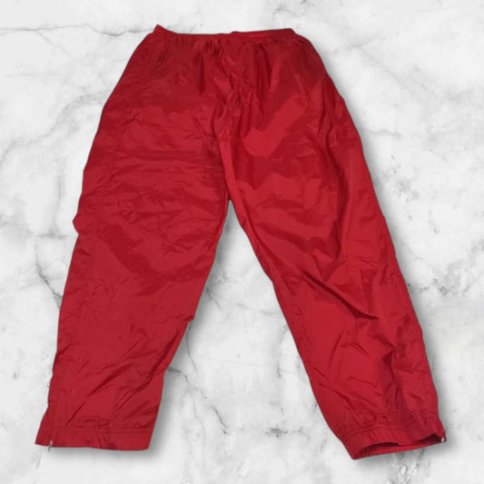 Entdecke unsere Vintage Track Pants von Nike und anderen Marken, erhältlich bei Valuxery.de - Dein Shop für trendige Vintage - Kleidung. Unsere Track Pants sind aus hochwertigen Materialien und