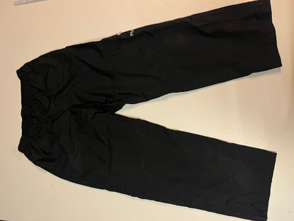 Entdecke unsere Vintage Track Pants von Nike und anderen Marken, erhältlich bei Valuxery.de - Dein Shop für trendige Vintage - Kleidung. Unsere Track Pants sind aus hochwertigen Materialien und