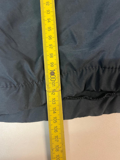Entdecke unsere Vintage Track Pants von Nike und anderen Marken, erhältlich bei Valuxery.de - Dein Shop für trendige Vintage - Kleidung. Unsere Track Pants sind aus hochwertigen Materialien und