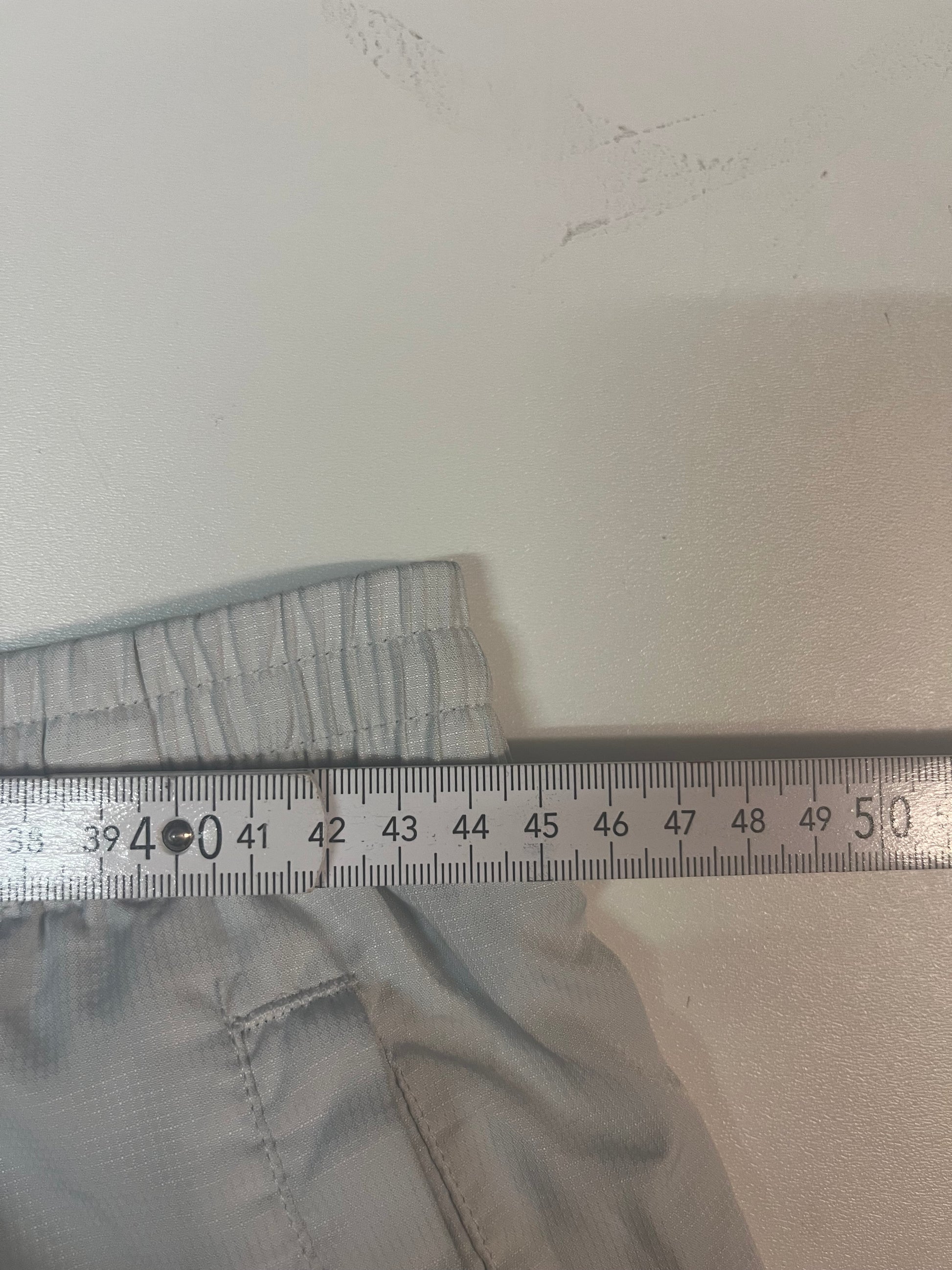 Entdecke unsere Vintage Track Pants von Nike und anderen Marken, erhältlich bei Valuxery.de - Dein Shop für trendige Vintage - Kleidung. Unsere Track Pants sind aus hochwertigen Materialien und