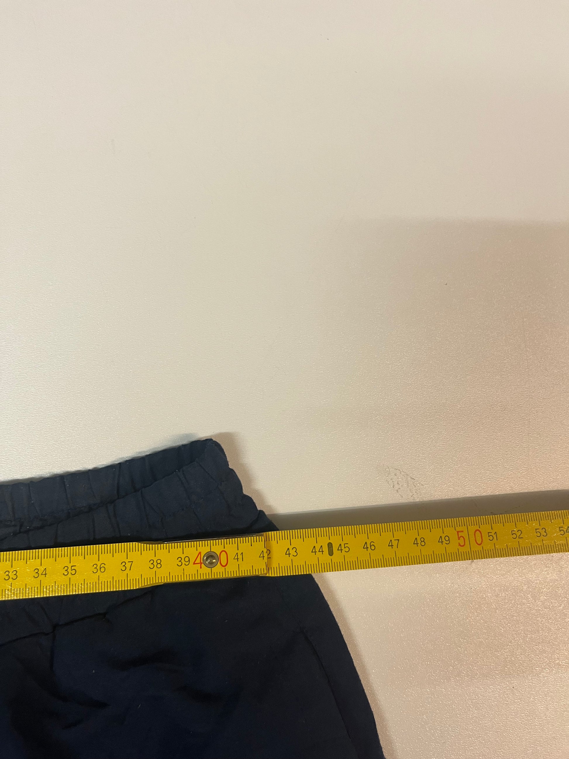 Entdecke unsere Vintage Track Pants von Nike und anderen Marken, erhältlich bei Valuxery.de - Dein Shop für trendige Vintage - Kleidung. Unsere Track Pants sind aus hochwertigen Materialien und