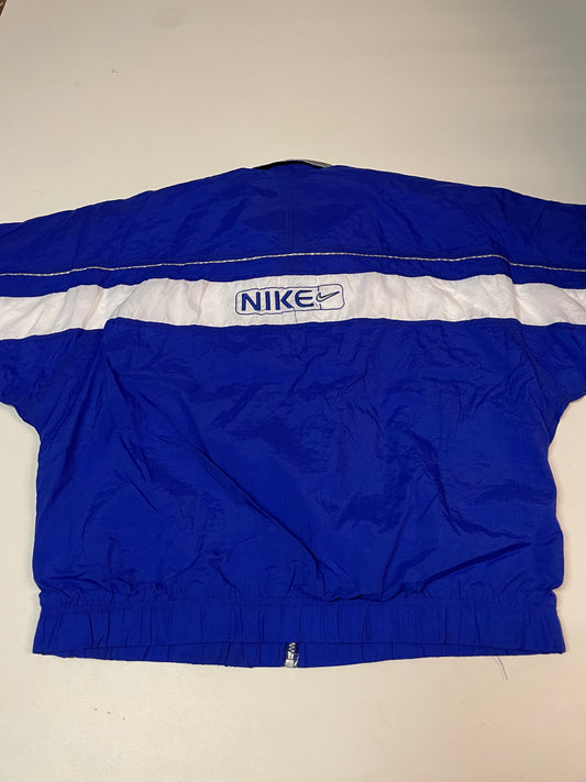 Entdecke unsere Vintage Track Pants von Nike und anderen Marken, erhältlich bei Valuxery.de - Dein Shop für trendige Vintage - Kleidung. Unsere Track Pants sind aus hochwertigen Materialien und