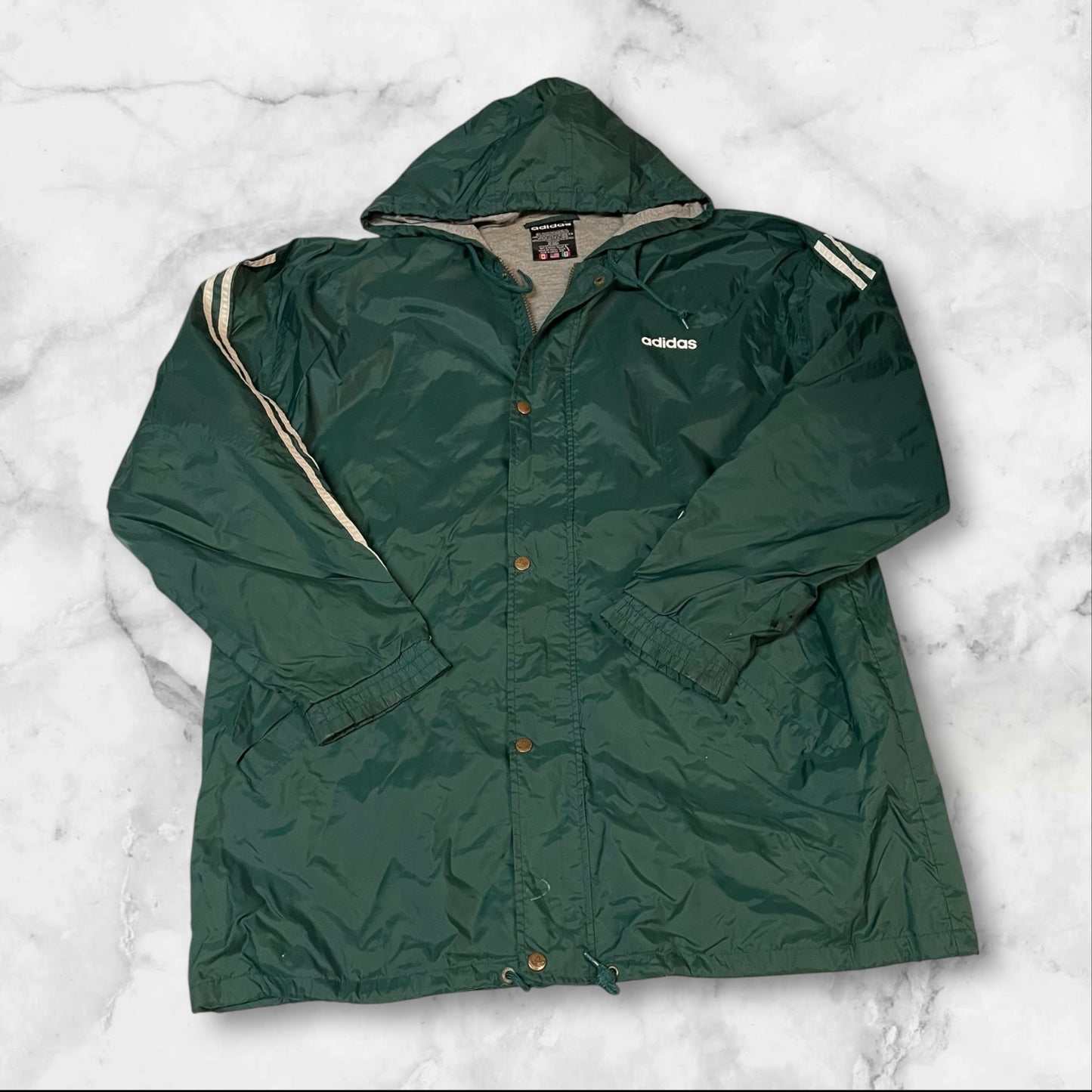 Entdecke unsere Vintage Track Pants von Nike und anderen Marken, erhältlich bei Valuxery.de - Dein Shop für trendige Vintage - Kleidung. Unsere Track Pants sind aus hochwertigen Materialien und