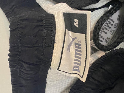 Entdecke unsere Vintage Track Pants von Nike und anderen Marken, erhältlich bei Valuxery.de - Dein Shop für trendige Vintage - Kleidung. Unsere Track Pants sind aus hochwertigen Materialien und