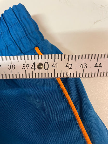 Entdecke unsere Vintage Track Pants von Nike und anderen Marken, erhältlich bei Valuxery.de - Dein Shop für trendige Vintage - Kleidung. Unsere Track Pants sind aus hochwertigen Materialien und