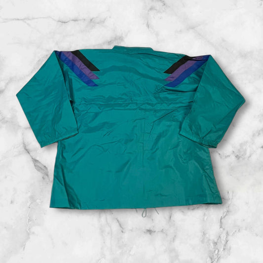 Entdecke unsere Vintage Track Pants von Nike und anderen Marken, erhältlich bei Valuxery.de - Dein Shop für trendige Vintage - Kleidung. Unsere Track Pants sind aus hochwertigen Materialien und