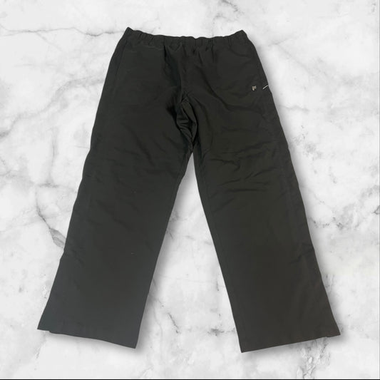 Entdecke unsere Vintage Track Pants von Nike und anderen Marken, erhältlich bei Valuxery.de - Dein Shop für trendige Vintage - Kleidung. Unsere Track Pants sind aus hochwertigen Materialien und