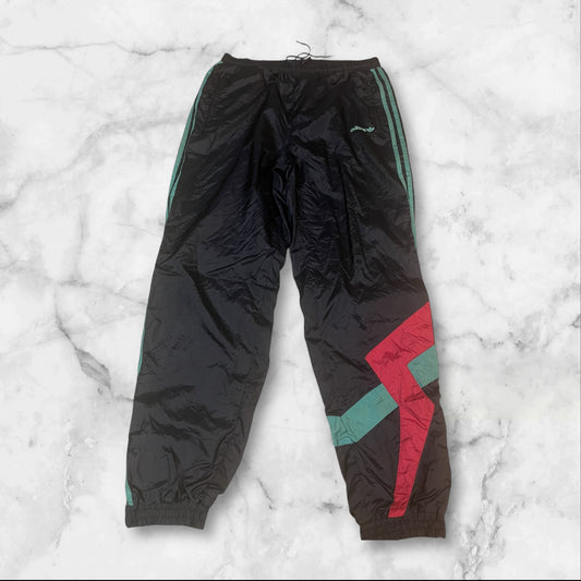 Entdecke unsere Vintage Track Pants von Nike und anderen Marken, erhältlich bei Valuxery.de - Dein Shop für trendige Vintage - Kleidung. Unsere Track Pants sind aus hochwertigen Materialien und