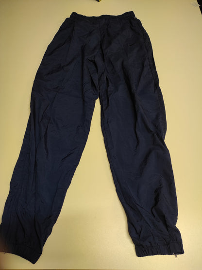 Entdecke unsere Vintage Track Pants von Nike und anderen Marken, erhältlich bei Valuxery.de - Dein Shop für trendige Vintage - Kleidung. Unsere Track Pants sind aus hochwertigen Materialien und