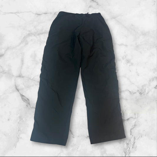 Entdecke unsere Vintage Track Pants von Nike und anderen Marken, erhältlich bei Valuxery.de - Dein Shop für trendige Vintage - Kleidung. Unsere Track Pants sind aus hochwertigen Materialien und