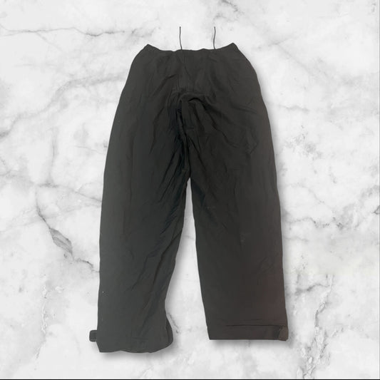 Entdecke unsere Vintage Track Pants von Nike und anderen Marken, erhältlich bei Valuxery.de - Dein Shop für trendige Vintage - Kleidung. Unsere Track Pants sind aus hochwertigen Materialien und