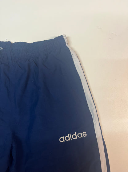Entdecke unsere Vintage Track Pants von Nike und anderen Marken, erhältlich bei Valuxery.de - Dein Shop für trendige Vintage - Kleidung. Unsere Track Pants sind aus hochwertigen Materialien und
