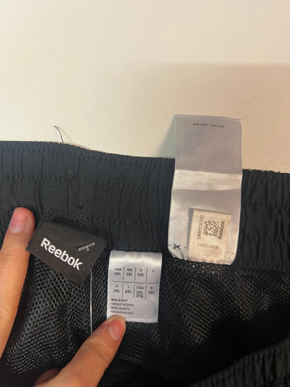 Entdecke unsere Vintage Track Pants von Nike und anderen Marken, erhältlich bei Valuxery.de - Dein Shop für trendige Vintage - Kleidung. Unsere Track Pants sind aus hochwertigen Materialien und
