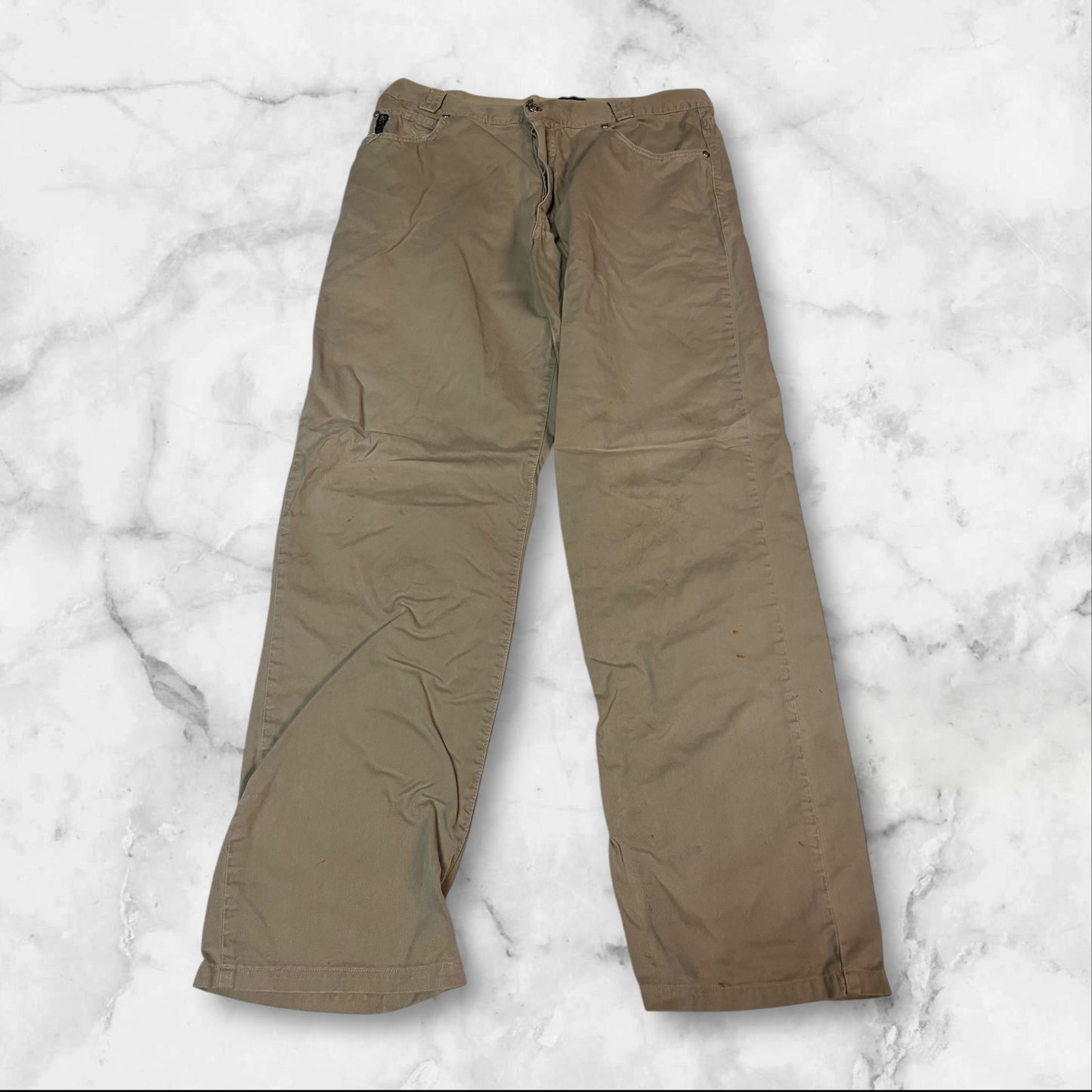 Entdecke unsere Vintage Track Pants von Nike und anderen Marken, erhältlich bei Valuxery.de - Dein Shop für trendige Vintage - Kleidung. Unsere Track Pants sind aus hochwertigen Materialien und