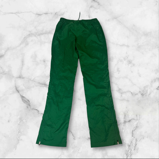 Entdecke unsere Vintage Track Pants von Nike und anderen Marken, erhältlich bei Valuxery.de - Dein Shop für trendige Vintage - Kleidung. Unsere Track Pants sind aus hochwertigen Materialien und