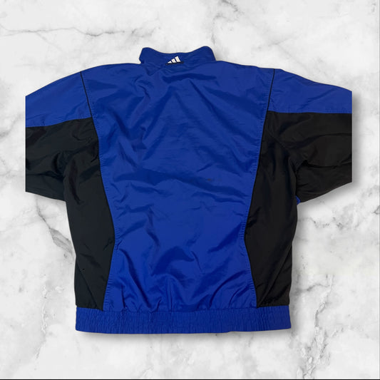 Entdecke unsere Vintage Track Pants von Nike und anderen Marken, erhältlich bei Valuxery.de - Dein Shop für trendige Vintage - Kleidung. Unsere Track Pants sind aus hochwertigen Materialien und