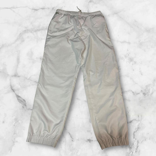 Entdecke unsere Vintage Track Pants von Nike und anderen Marken, erhältlich bei Valuxery.de - Dein Shop für trendige Vintage - Kleidung. Unsere Track Pants sind aus hochwertigen Materialien und