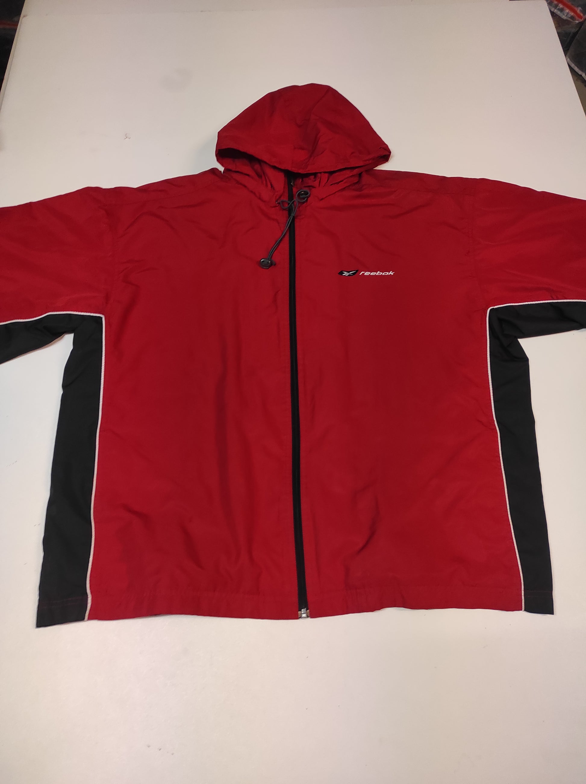 Entdecke unsere Vintage Track Pants von Nike und anderen Marken, erhältlich bei Valuxery.de - Dein Shop für trendige Vintage - Kleidung. Unsere Track Pants sind aus hochwertigen Materialien und