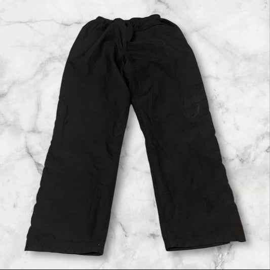 Entdecke unsere Vintage Track Pants von Nike und anderen Marken, erhältlich bei Valuxery.de - Dein Shop für trendige Vintage - Kleidung. Unsere Track Pants sind aus hochwertigen Materialien und