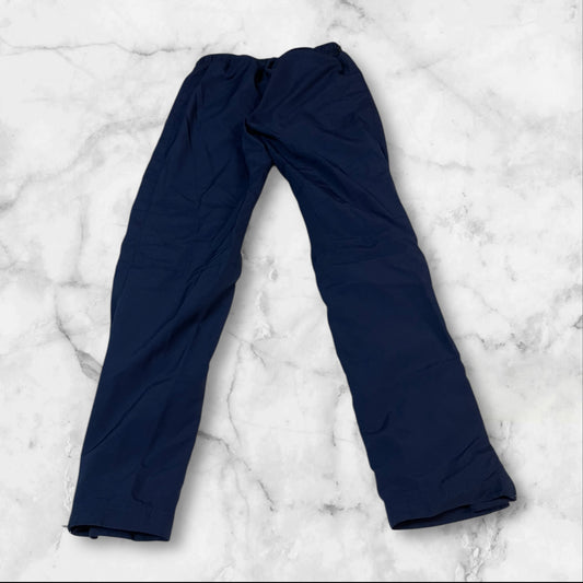 Entdecke unsere Vintage Track Pants von Nike und anderen Marken, erhältlich bei Valuxery.de - Dein Shop für trendige Vintage - Kleidung. Unsere Track Pants sind aus hochwertigen Materialien und