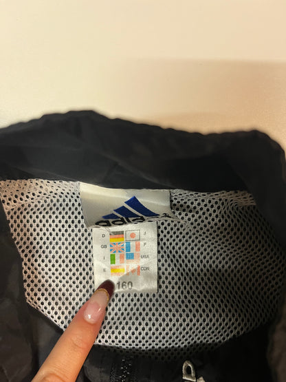 Entdecke unsere Vintage Track Pants von Nike und anderen Marken, erhältlich bei Valuxery.de - Dein Shop für trendige Vintage - Kleidung. Unsere Track Pants sind aus hochwertigen Materialien und