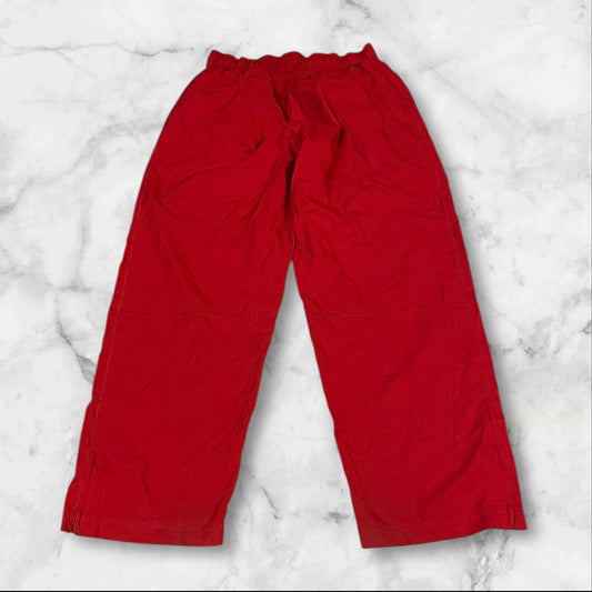 Entdecke unsere Vintage Track Pants von Nike und anderen Marken, erhältlich bei Valuxery.de - Dein Shop für trendige Vintage - Kleidung. Unsere Track Pants sind aus hochwertigen Materialien und
