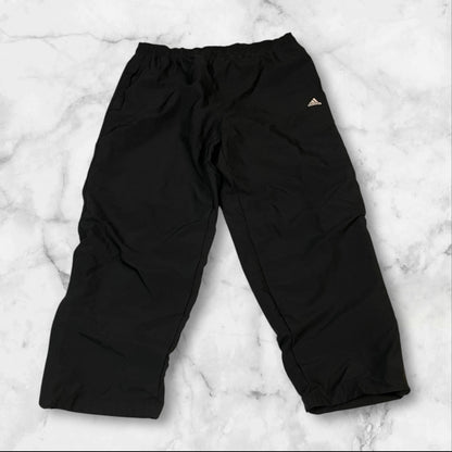 Entdecke unsere Vintage Track Pants von Nike und anderen Marken, erhältlich bei Valuxery.de - Dein Shop für trendige Vintage - Kleidung. Unsere Track Pants sind aus hochwertigen Materialien und