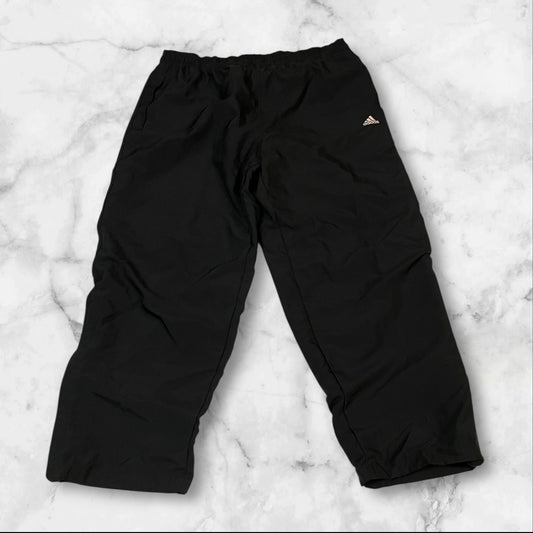Entdecke unsere Vintage Track Pants von Nike und anderen Marken, erhältlich bei Valuxery.de - Dein Shop für trendige Vintage - Kleidung. Unsere Track Pants sind aus hochwertigen Materialien und