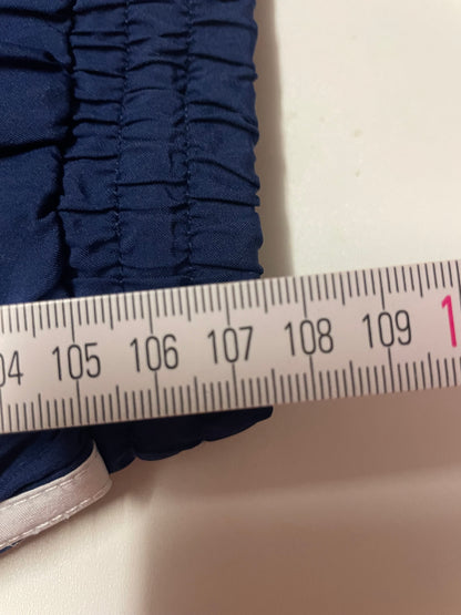 Entdecke unsere Vintage Track Pants von Nike und anderen Marken, erhältlich bei Valuxery.de - Dein Shop für trendige Vintage - Kleidung. Unsere Track Pants sind aus hochwertigen Materialien und