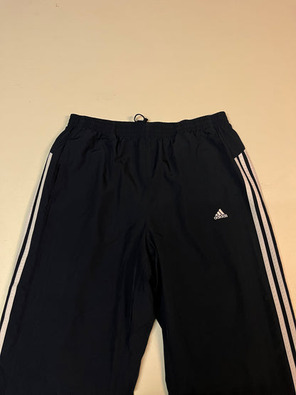 Entdecke unsere Vintage Track Pants von Nike und anderen Marken, erhältlich bei Valuxery.de - Dein Shop für trendige Vintage - Kleidung. Unsere Track Pants sind aus hochwertigen Materialien und