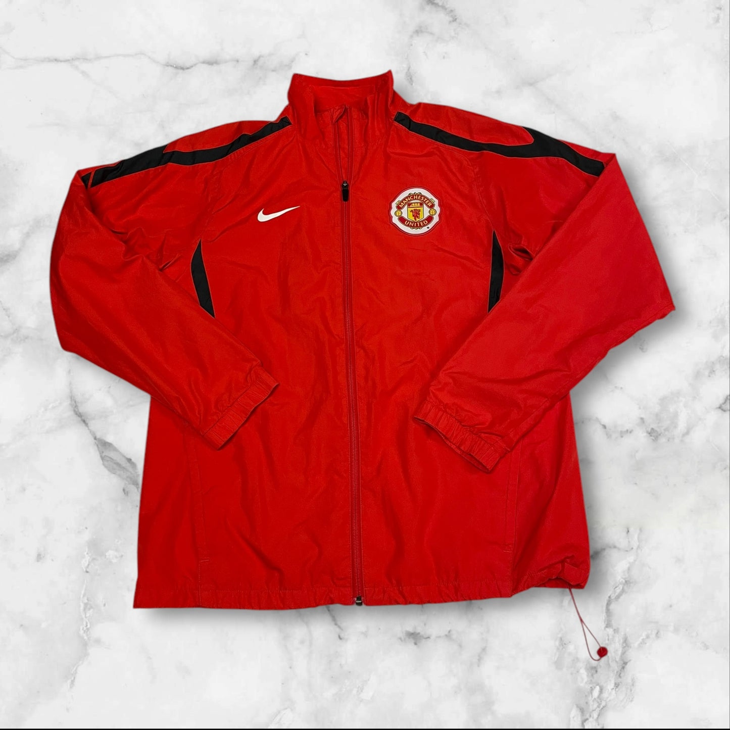 Entdecke unsere Vintage Track Pants von Nike und anderen Marken, erhältlich bei Valuxery.de - Dein Shop für trendige Vintage - Kleidung. Unsere Track Pants sind aus hochwertigen Materialien und