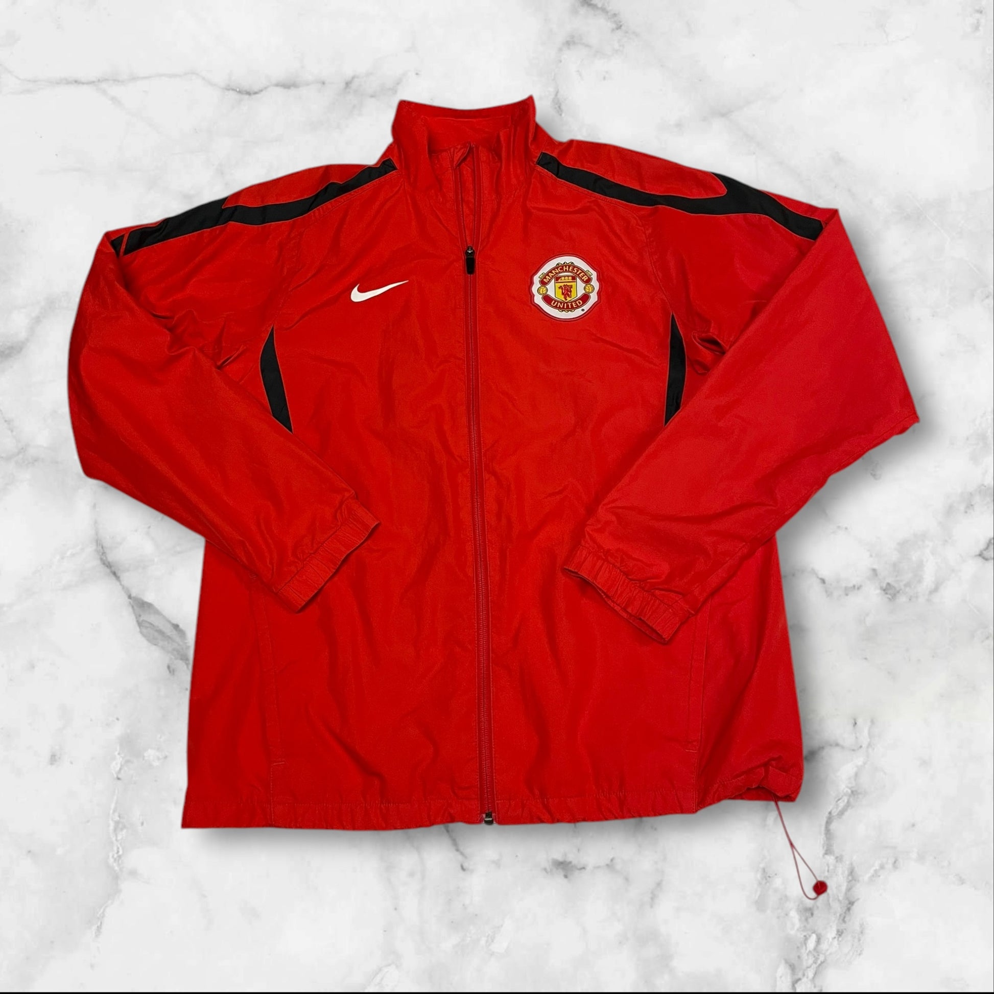 Entdecke unsere Vintage Track Pants von Nike und anderen Marken, erhältlich bei Valuxery.de - Dein Shop für trendige Vintage - Kleidung. Unsere Track Pants sind aus hochwertigen Materialien und