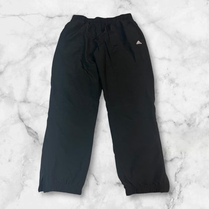 Entdecke unsere Vintage Track Pants von Nike und anderen Marken, erhältlich bei Valuxery.de - Dein Shop für trendige Vintage - Kleidung. Unsere Track Pants sind aus hochwertigen Materialien und