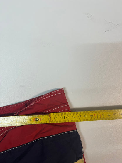 Entdecke unsere Vintage Track Pants von Nike und anderen Marken, erhältlich bei Valuxery.de - Dein Shop für trendige Vintage - Kleidung. Unsere Track Pants sind aus hochwertigen Materialien und