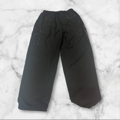 Entdecke unsere Vintage Track Pants von Nike und anderen Marken, erhältlich bei Valuxery.de - Dein Shop für trendige Vintage - Kleidung. Unsere Track Pants sind aus hochwertigen Materialien und