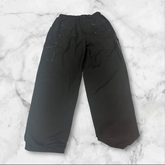 Entdecke unsere Vintage Track Pants von Nike und anderen Marken, erhältlich bei Valuxery.de - Dein Shop für trendige Vintage - Kleidung. Unsere Track Pants sind aus hochwertigen Materialien und
