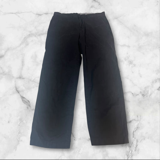 Entdecke unsere Vintage Track Pants von Nike und anderen Marken, erhältlich bei Valuxery.de - Dein Shop für trendige Vintage - Kleidung. Unsere Track Pants sind aus hochwertigen Materialien und