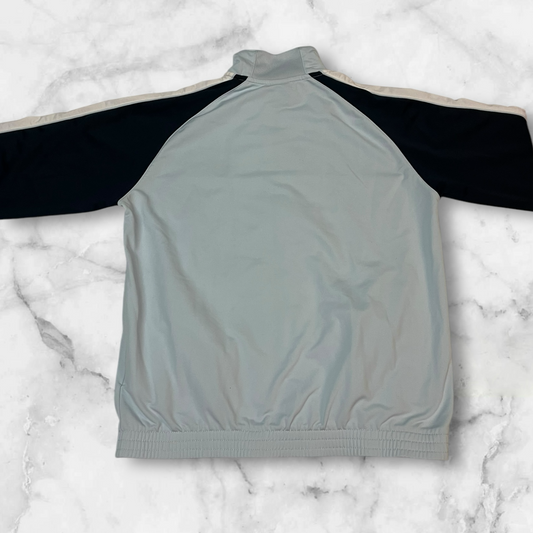 Entdecke unsere Vintage Track Pants von Nike und anderen Marken, erhältlich bei Valuxery.de - Dein Shop für trendige Vintage - Kleidung. Unsere Track Pants sind aus hochwertigen Materialien und
