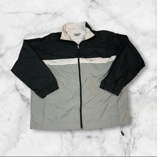 Entdecke unsere Vintage Track Pants von Nike und anderen Marken, erhältlich bei Valuxery.de - Dein Shop für trendige Vintage - Kleidung. Unsere Track Pants sind aus hochwertigen Materialien und