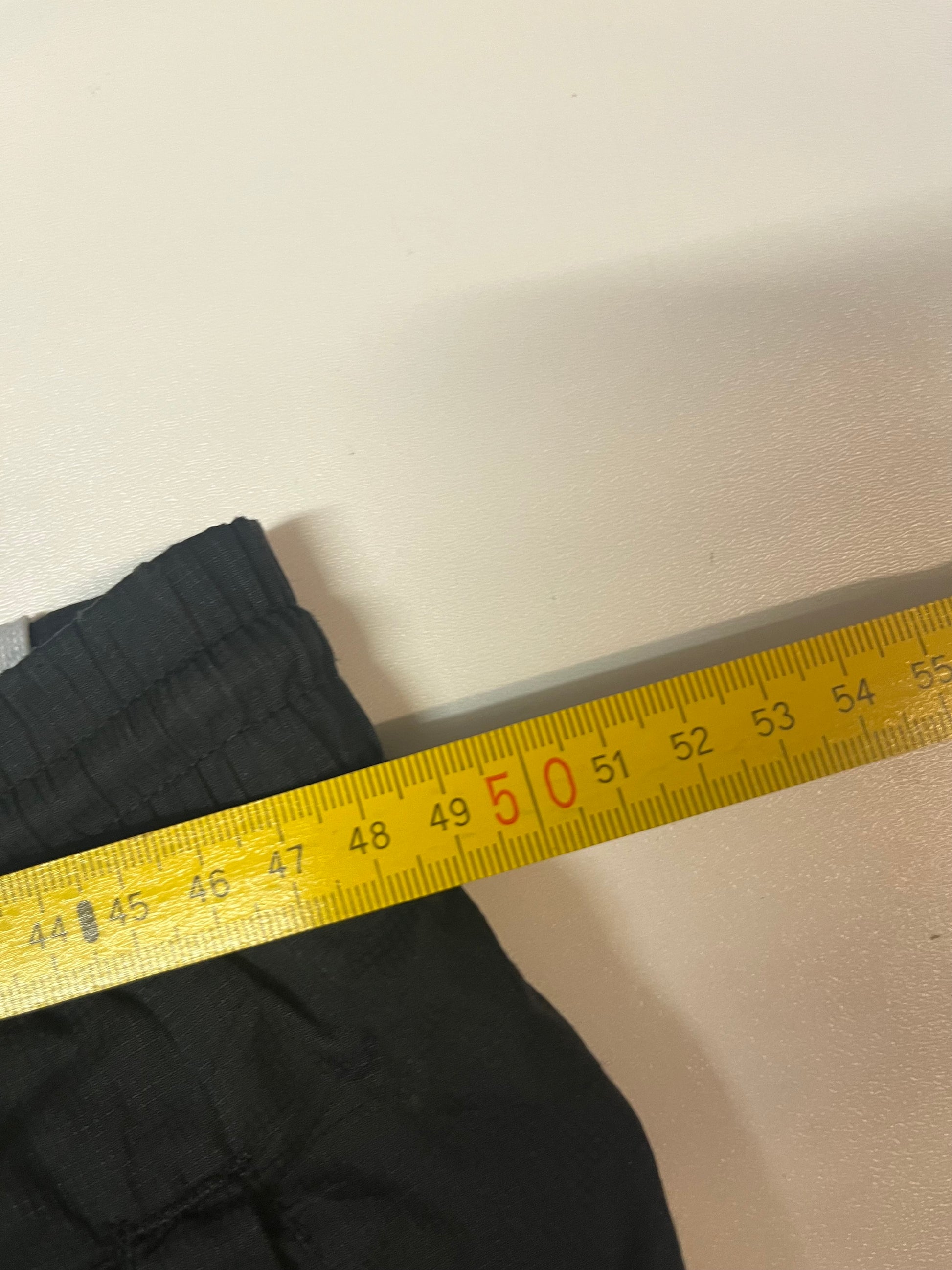 Entdecke unsere Vintage Track Pants von Nike und anderen Marken, erhältlich bei Valuxery.de - Dein Shop für trendige Vintage - Kleidung. Unsere Track Pants sind aus hochwertigen Materialien und