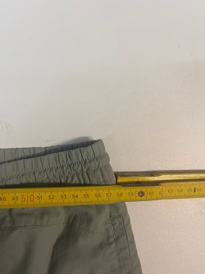 Entdecke unsere Vintage Track Pants von Nike und anderen Marken, erhältlich bei Valuxery.de - Dein Shop für trendige Vintage - Kleidung. Unsere Track Pants sind aus hochwertigen Materialien und
