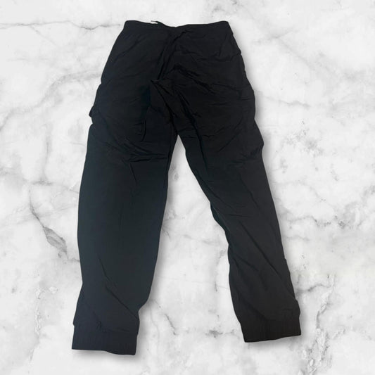 Entdecke unsere Vintage Track Pants von Nike und anderen Marken, erhältlich bei Valuxery.de - Dein Shop für trendige Vintage - Kleidung. Unsere Track Pants sind aus hochwertigen Materialien und