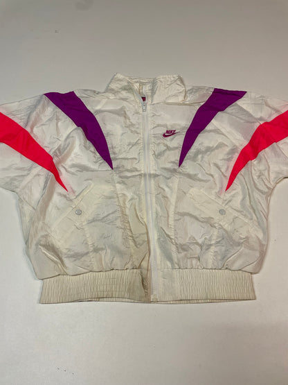 Entdecke unsere Vintage Track Pants von Nike und anderen Marken, erhältlich bei Valuxery.de - Dein Shop für trendige Vintage - Kleidung. Unsere Track Pants sind aus hochwertigen Materialien und