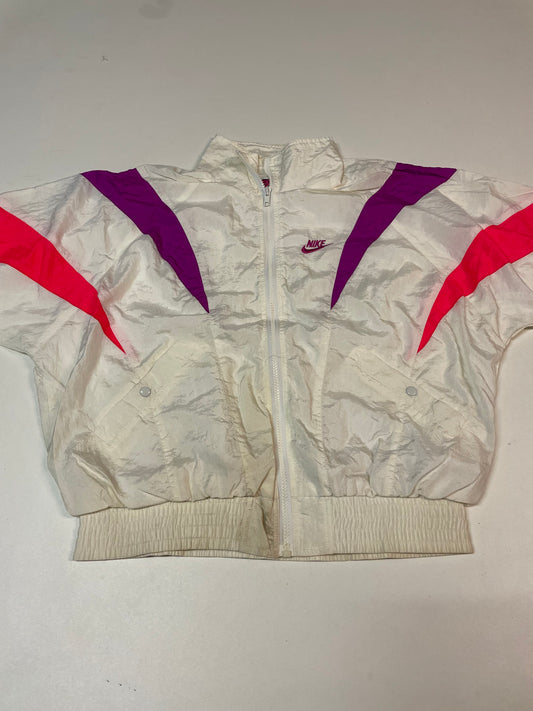 Entdecke unsere Vintage Track Pants von Nike und anderen Marken, erhältlich bei Valuxery.de - Dein Shop für trendige Vintage - Kleidung. Unsere Track Pants sind aus hochwertigen Materialien und