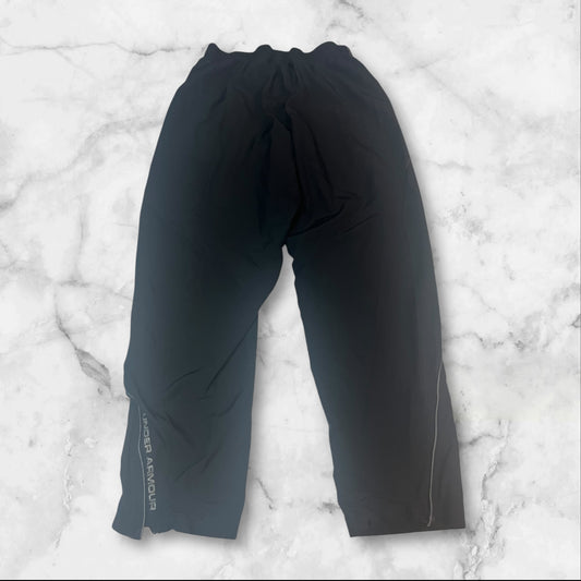 Entdecke unsere Vintage Track Pants von Nike und anderen Marken, erhältlich bei Valuxery.de - Dein Shop für trendige Vintage - Kleidung. Unsere Track Pants sind aus hochwertigen Materialien und