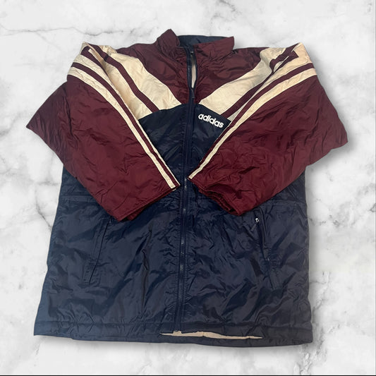 Entdecke unsere Vintage Track Pants von Nike und anderen Marken, erhältlich bei Valuxery.de - Dein Shop für trendige Vintage - Kleidung. Unsere Track Pants sind aus hochwertigen Materialien und