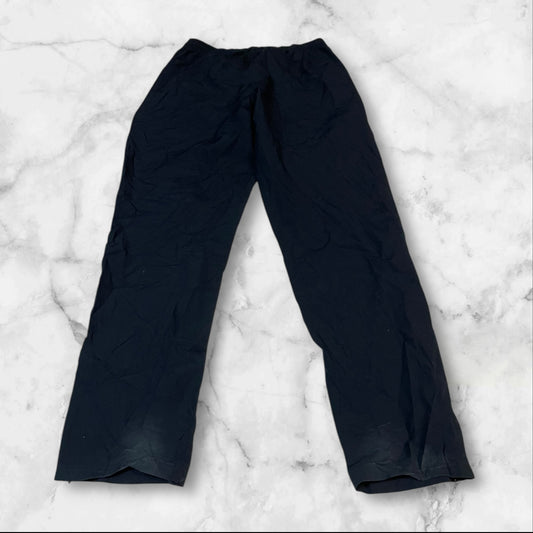 Entdecke unsere Vintage Track Pants von Nike und anderen Marken, erhältlich bei Valuxery.de - Dein Shop für trendige Vintage - Kleidung. Unsere Track Pants sind aus hochwertigen Materialien und