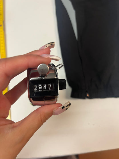 Entdecke unsere Vintage Track Pants von Nike und anderen Marken, erhältlich bei Valuxery.de - Dein Shop für trendige Vintage - Kleidung. Unsere Track Pants sind aus hochwertigen Materialien und