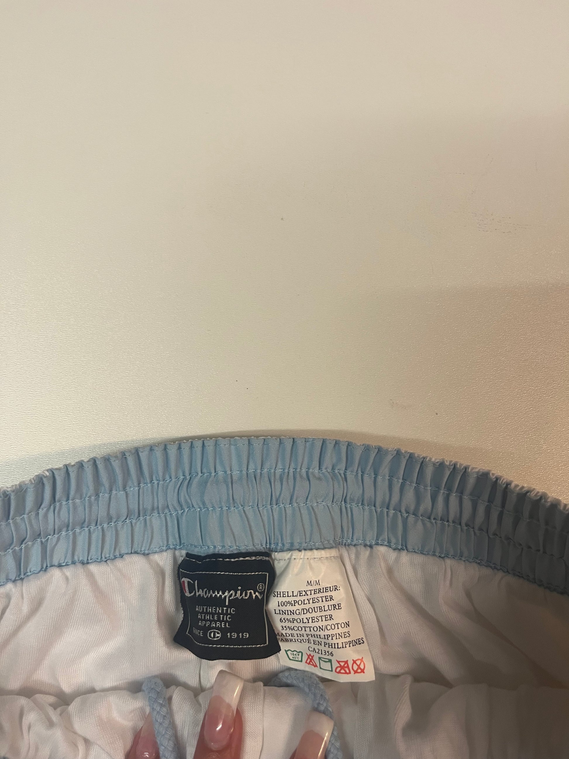 Entdecke unsere Vintage Track Pants von Nike und anderen Marken, erhältlich bei Valuxery.de - Dein Shop für trendige Vintage - Kleidung. Unsere Track Pants sind aus hochwertigen Materialien und