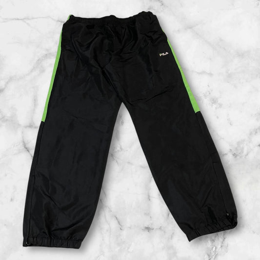 Entdecke unsere Vintage Track Pants von Nike und anderen Marken, erhältlich bei Valuxery.de - Dein Shop für trendige Vintage - Kleidung. Unsere Track Pants sind aus hochwertigen Materialien und